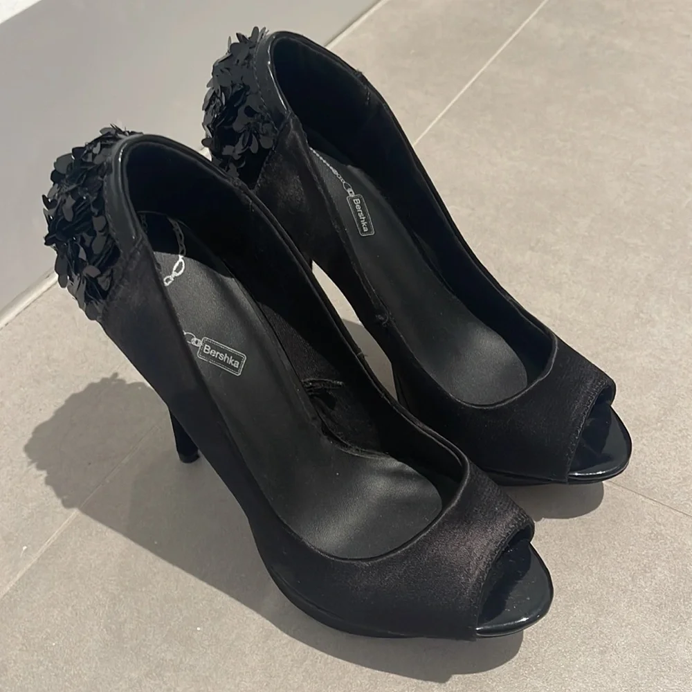 Bershka women size 36 satin black and sequin heels open toe shoes platform Y2K